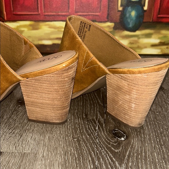 Abound Women's Brown Leather Mules - Picture 9 of 15